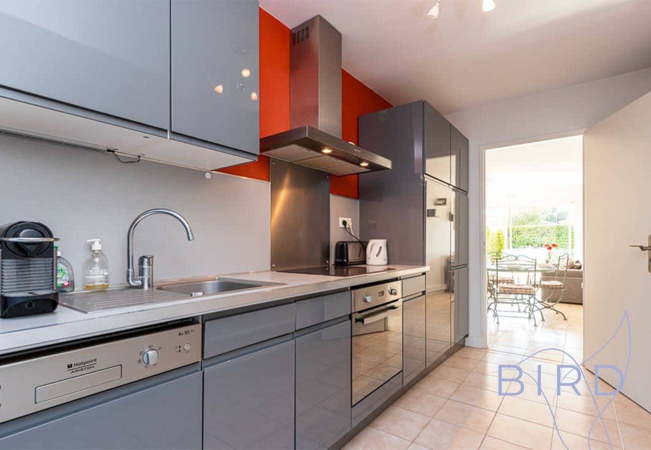Appartement à Antibes - Spacieux T3 Piscine et Parking 