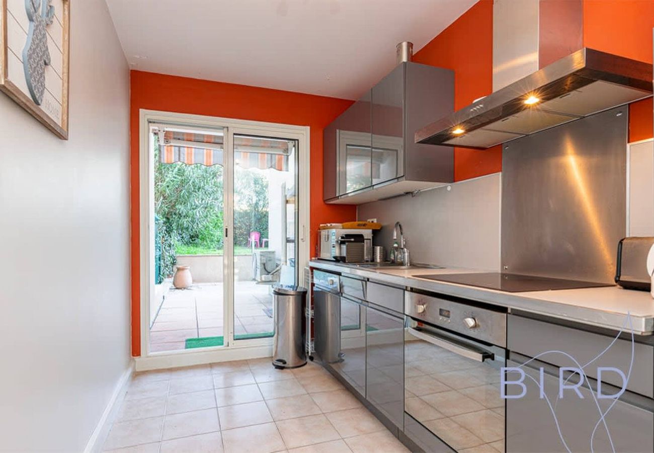 Appartement à Antibes - Spacieux T3 Piscine et Parking 
