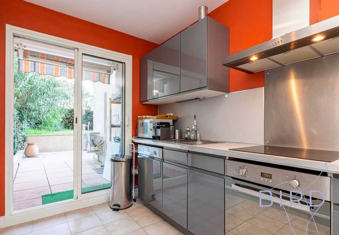 Appartement à Antibes - Spacieux T3 Piscine et Parking 