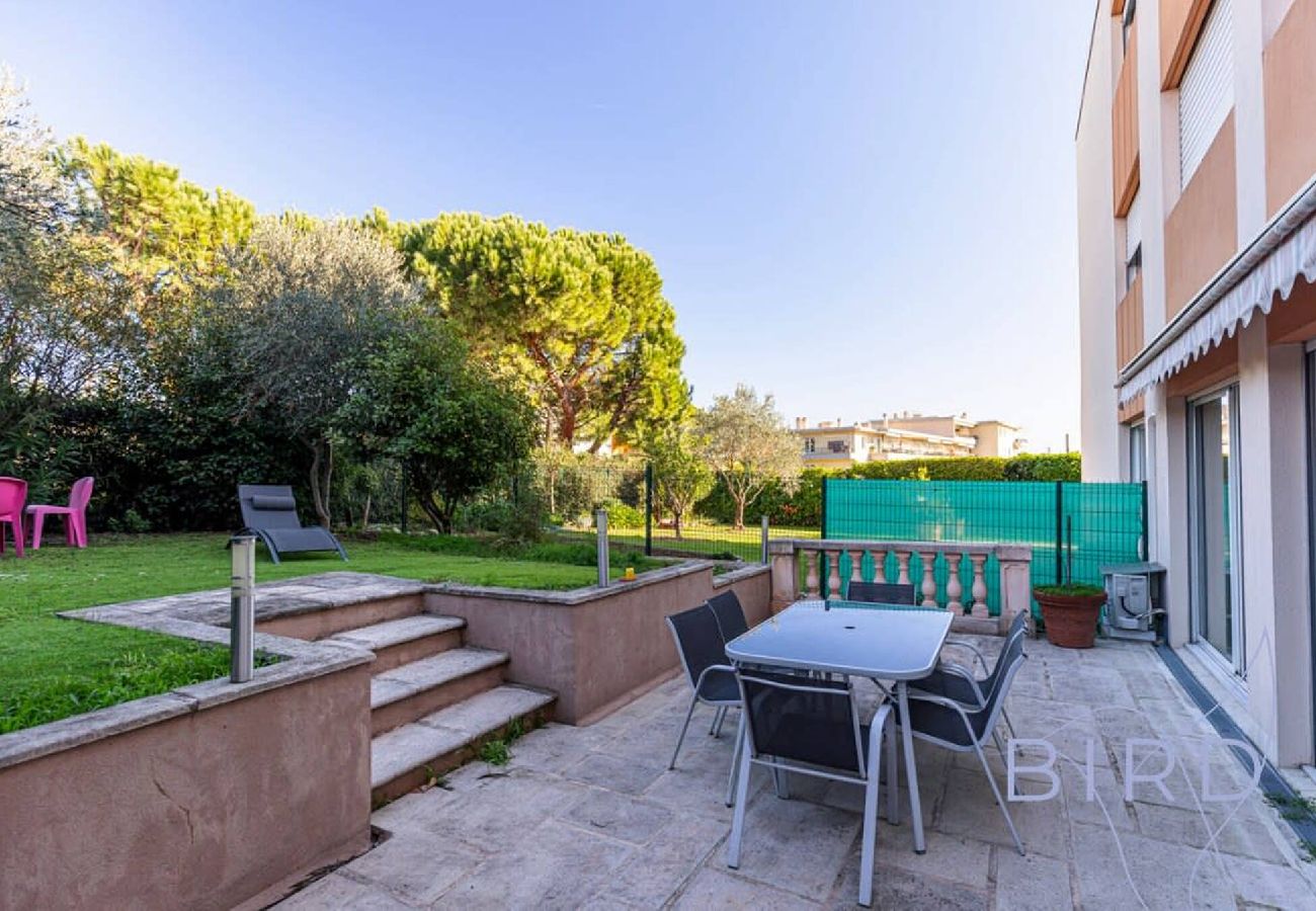 Appartement à Antibes - Spacieux T3 Piscine et Parking 