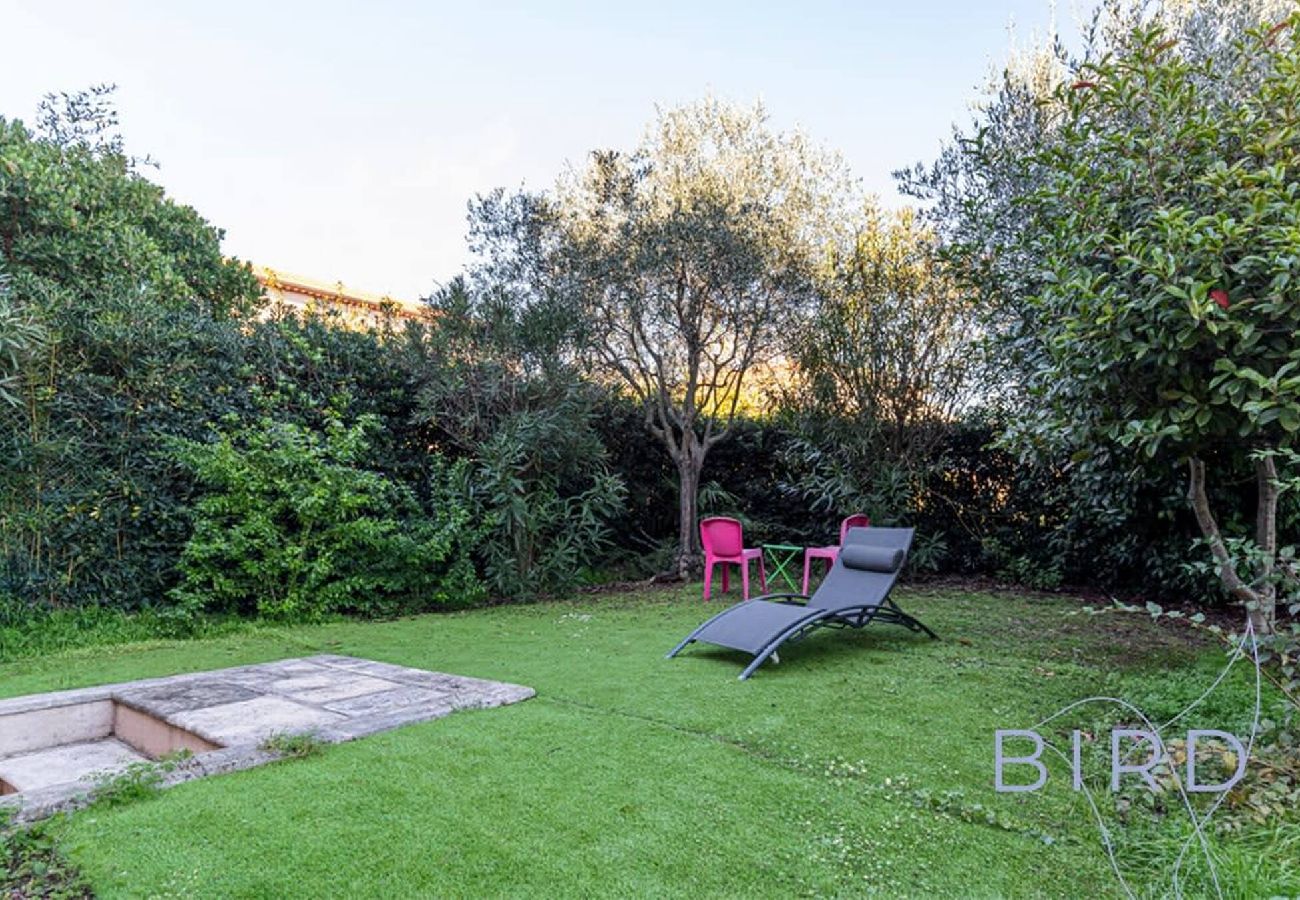 Appartement à Antibes - Spacieux T3 Piscine et Parking 
