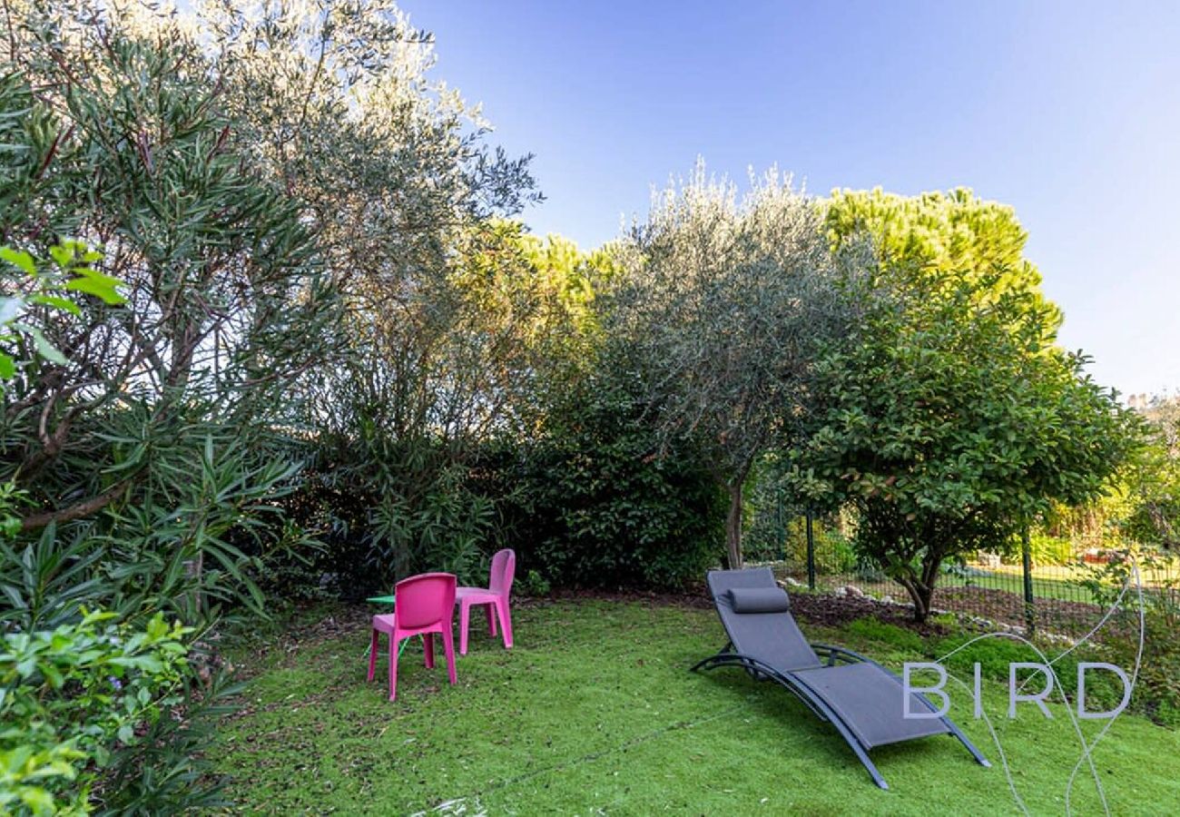 Appartement à Antibes - Spacieux T3 Piscine et Parking 