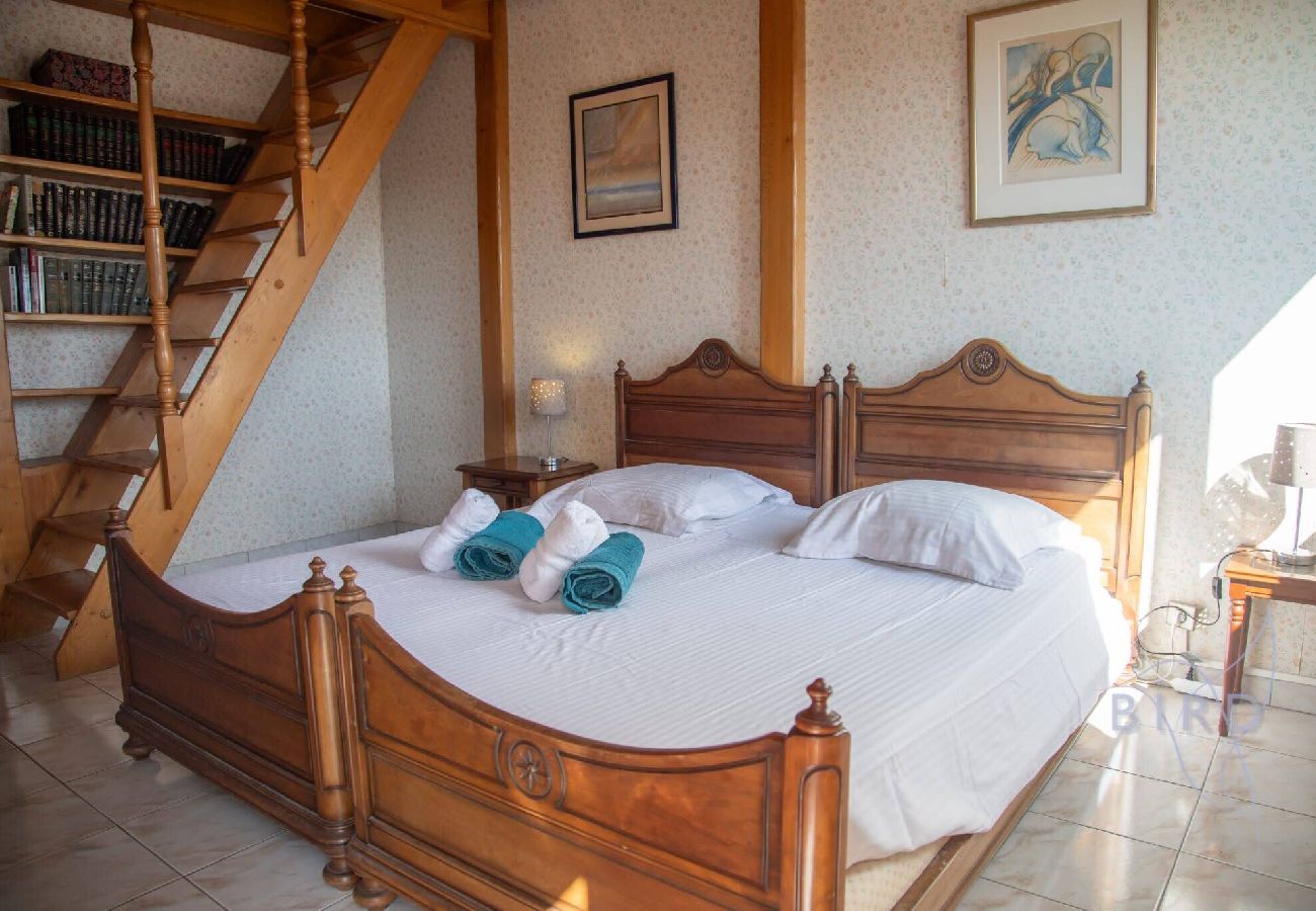 Appartement à Antibes - Grand duplex au coeur du Viel Antibes 