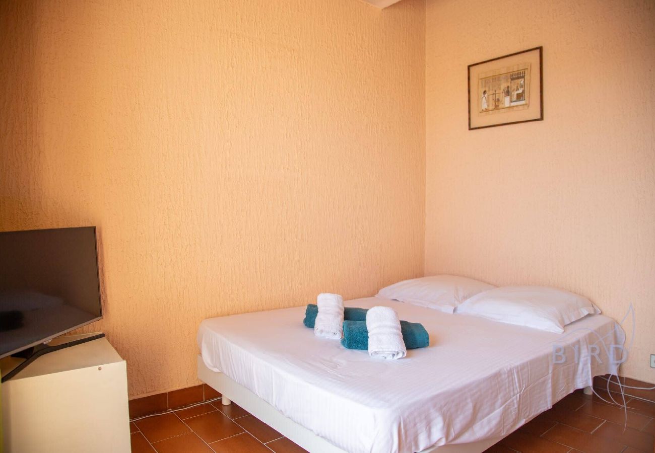 Appartement à Antibes - Grand duplex au coeur du Viel Antibes 