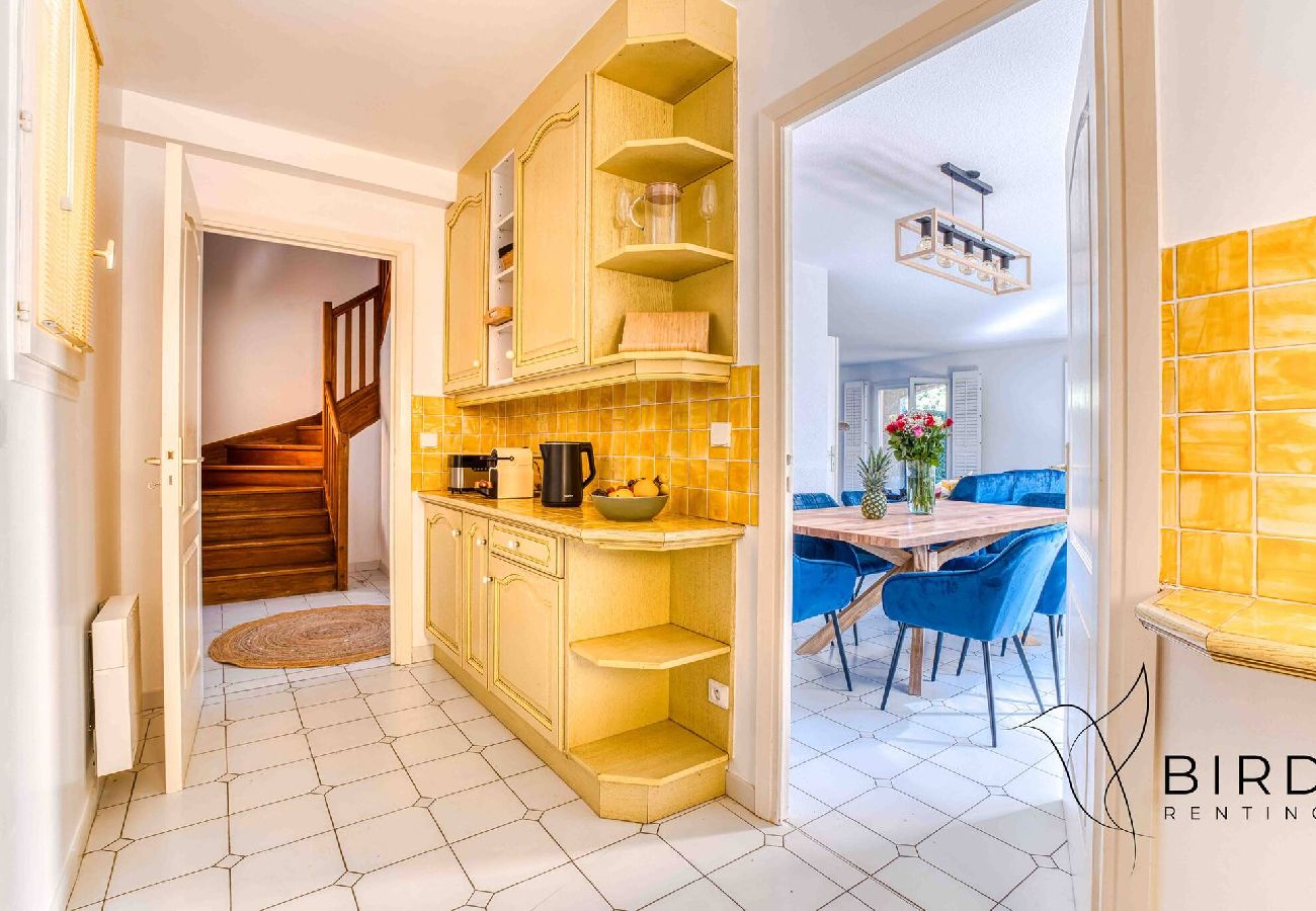 Maison à Biot - Bien-Être Assuré avec piscine et sauna 