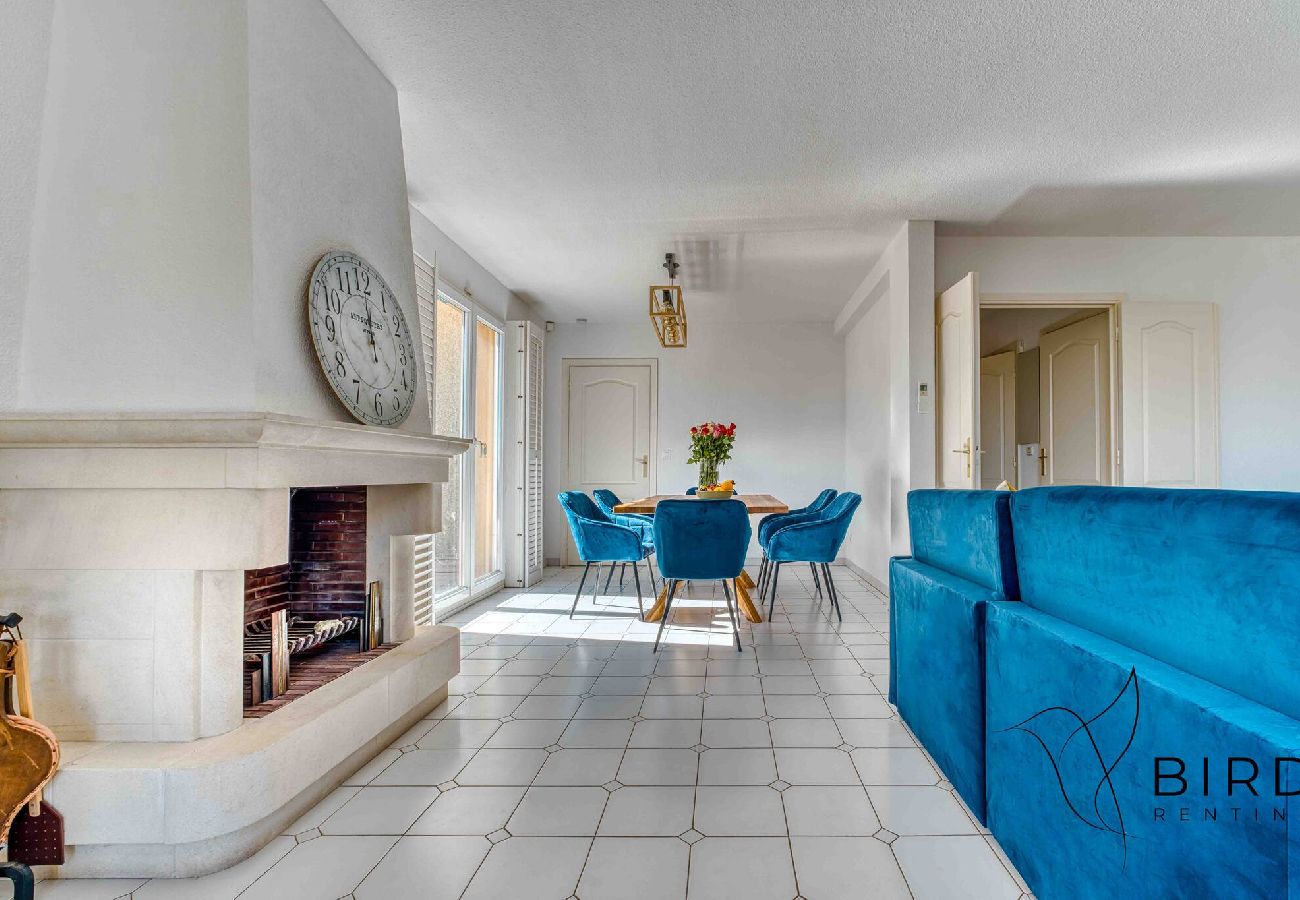 Maison à Biot - Bien-Être Assuré avec piscine et sauna 