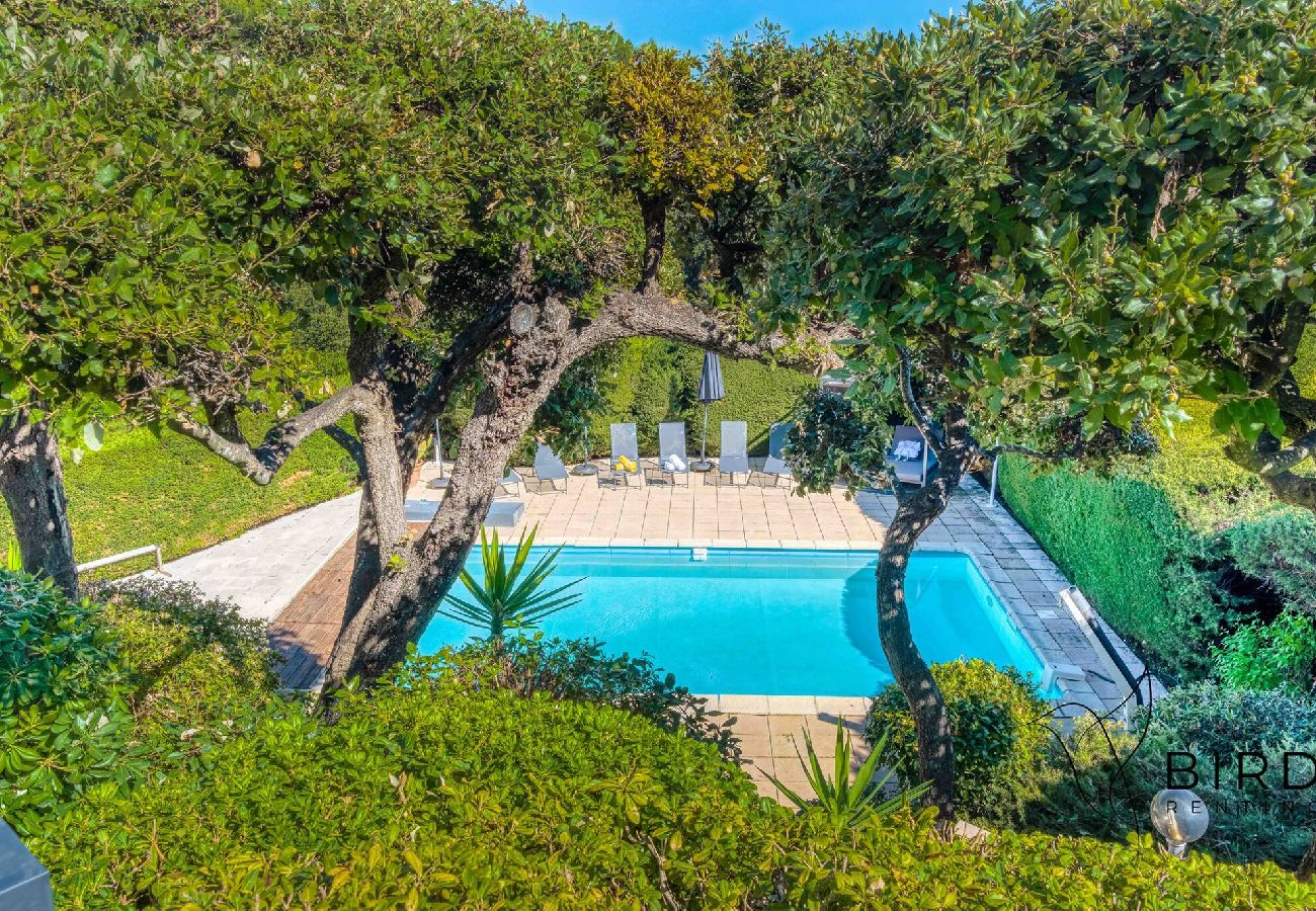 Maison à Biot - Bien-Être Assuré avec piscine et sauna 