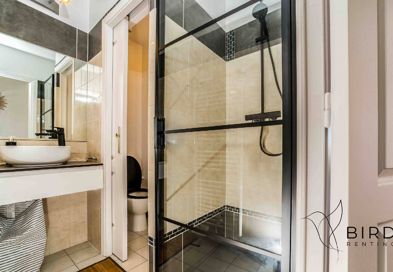Maison à Biot - Bien-Être Assuré avec piscine et sauna 