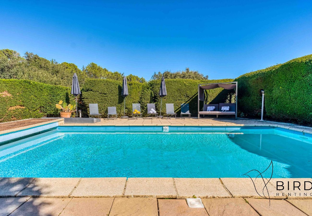 Maison à Biot - Bien-Être Assuré avec piscine et sauna 