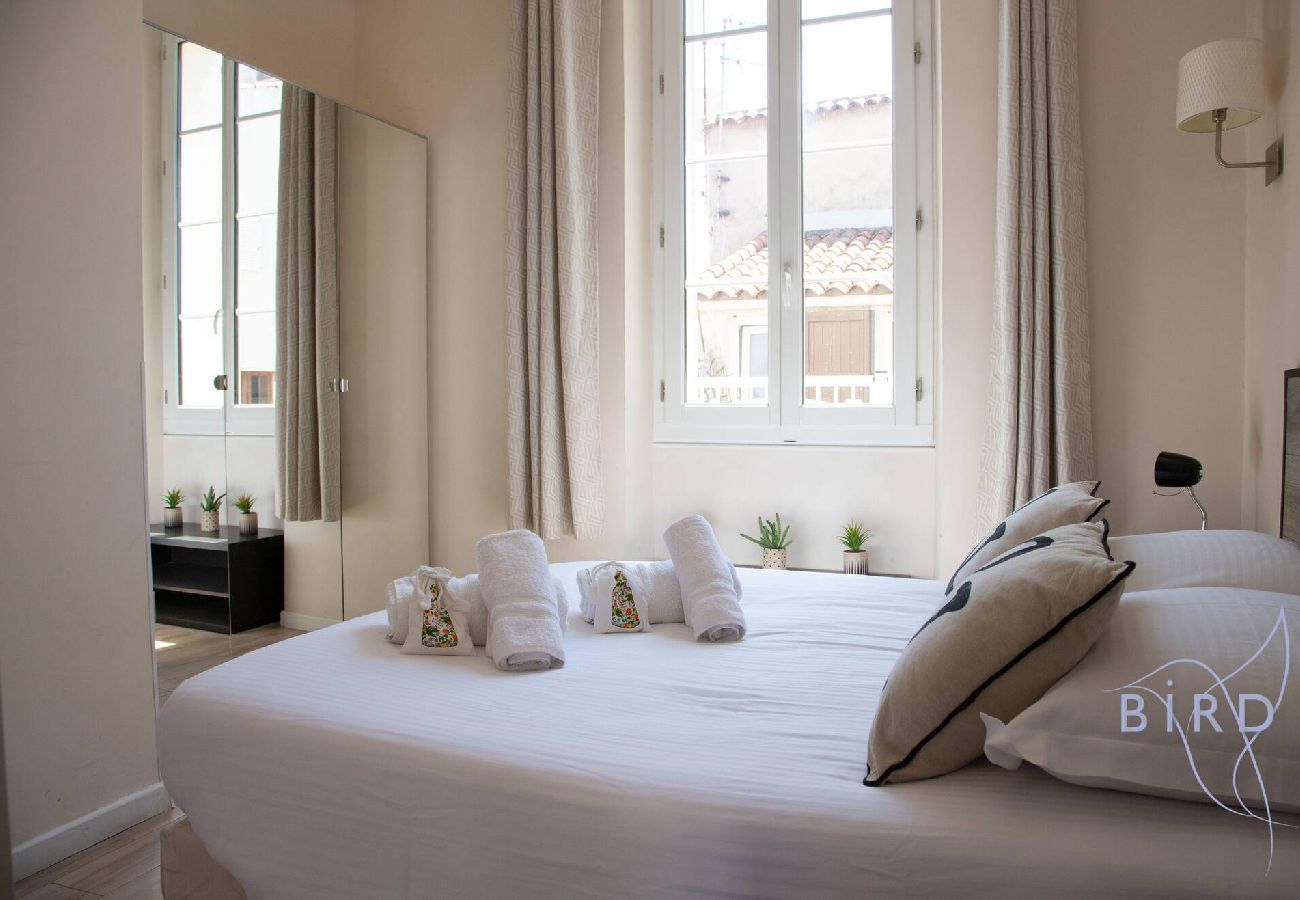 Appartement à Antibes - Charmant T2 lumineux au cœur du Vieil Antibes – Place Nationale