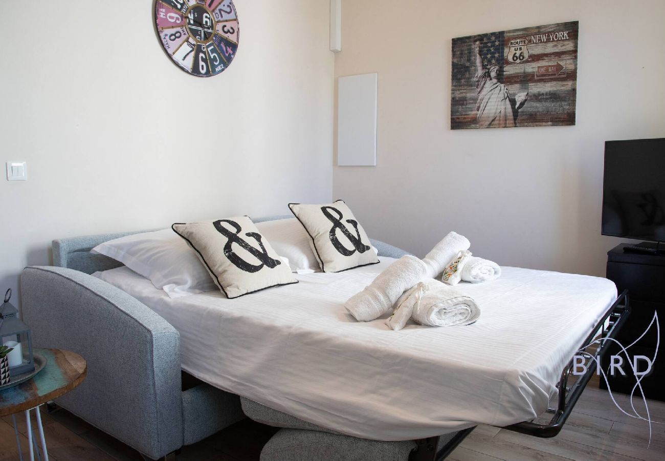 Appartement à Antibes - Charmant T2 lumineux au cœur du Vieil Antibes – Place Nationale