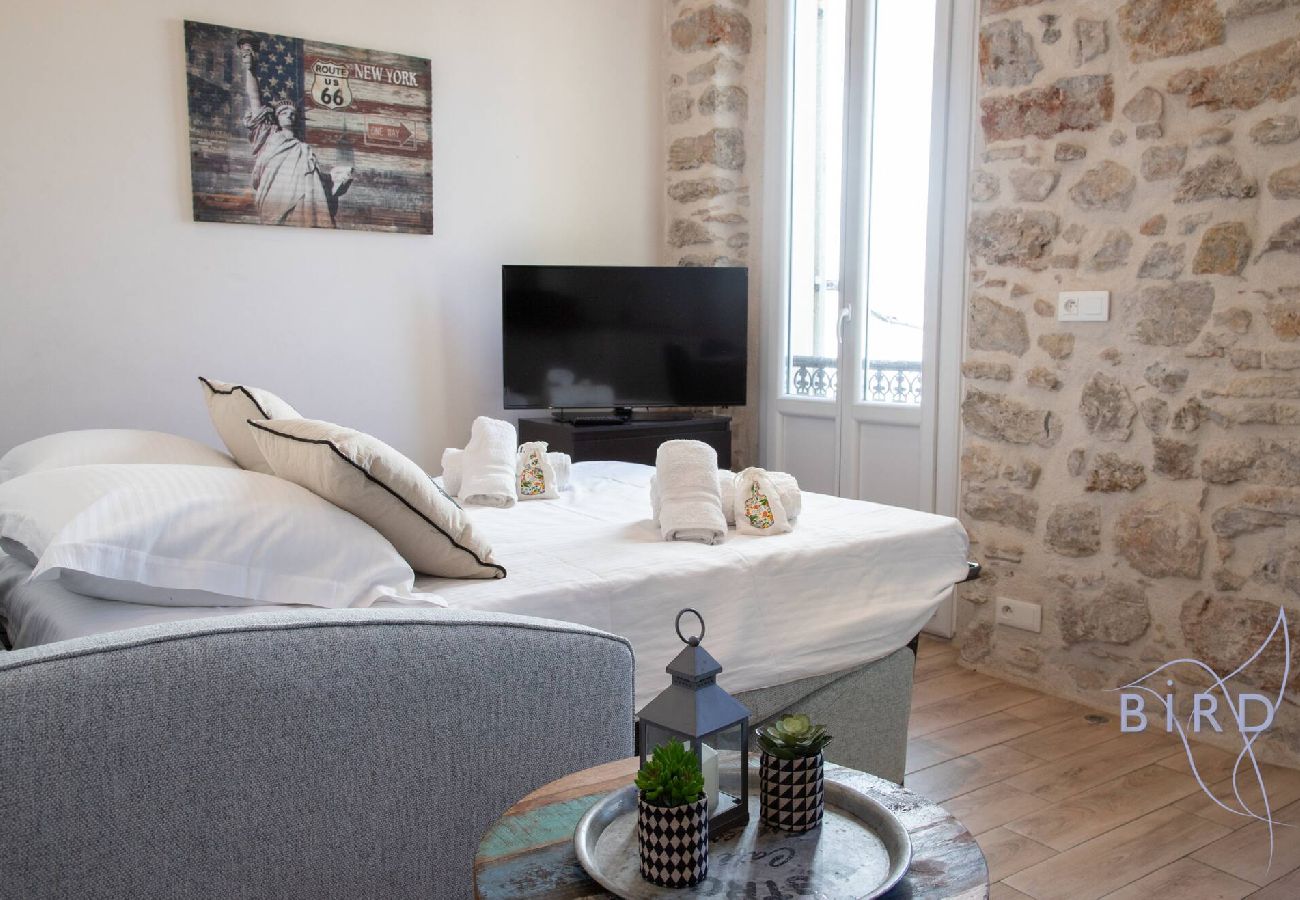 Appartement à Antibes - Charmant T2 lumineux au cœur du Vieil Antibes – Place Nationale