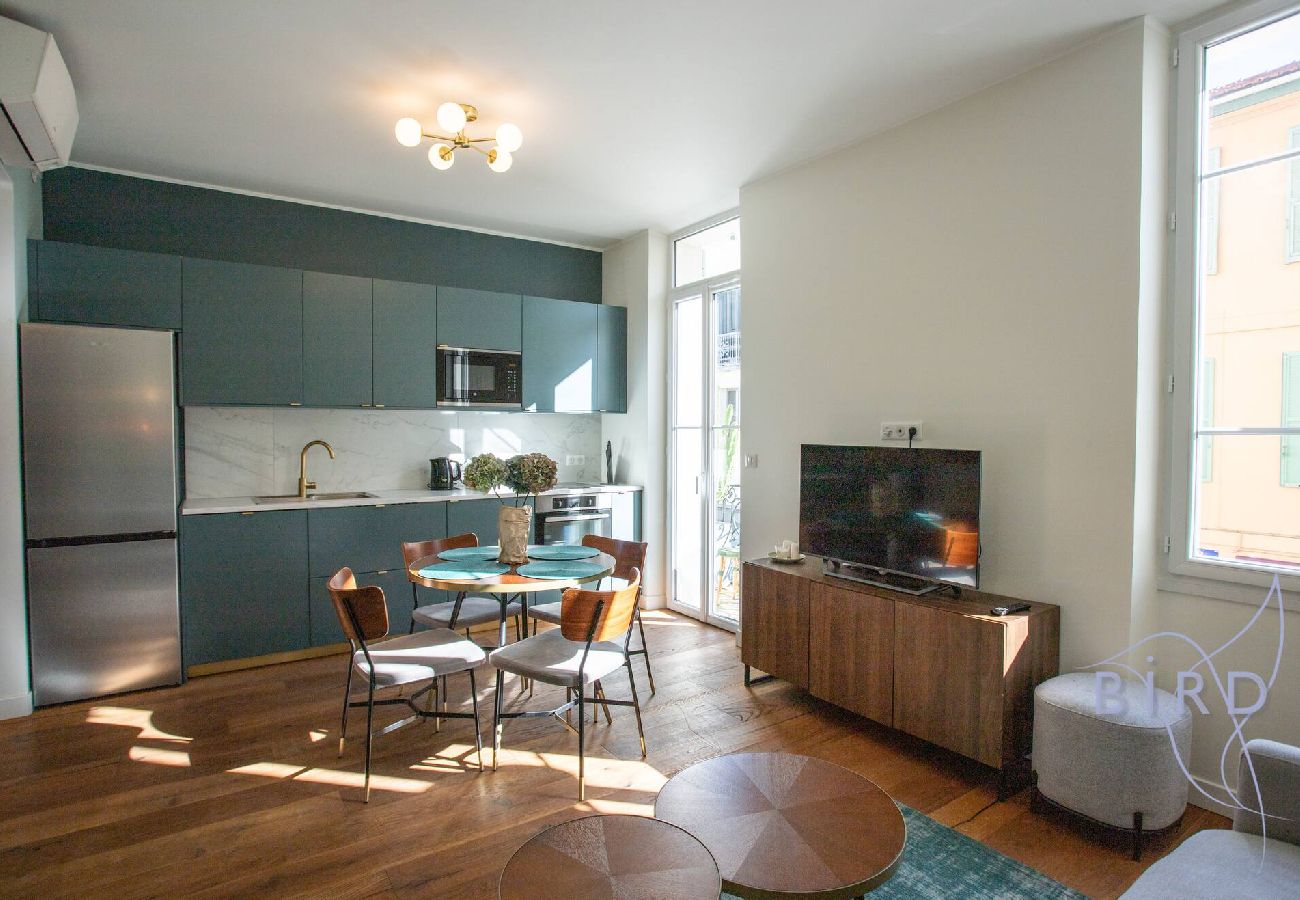 Appartement à Antibes - la GAROUPE Emplacement exceptionnel entre Vieille Ville & plages