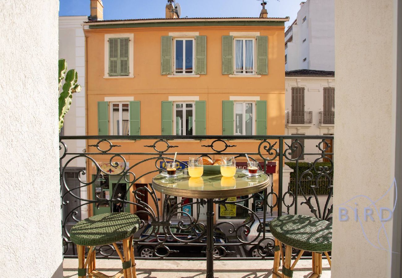 Appartement à Antibes - la GAROUPE Emplacement exceptionnel entre Vieille Ville & plages