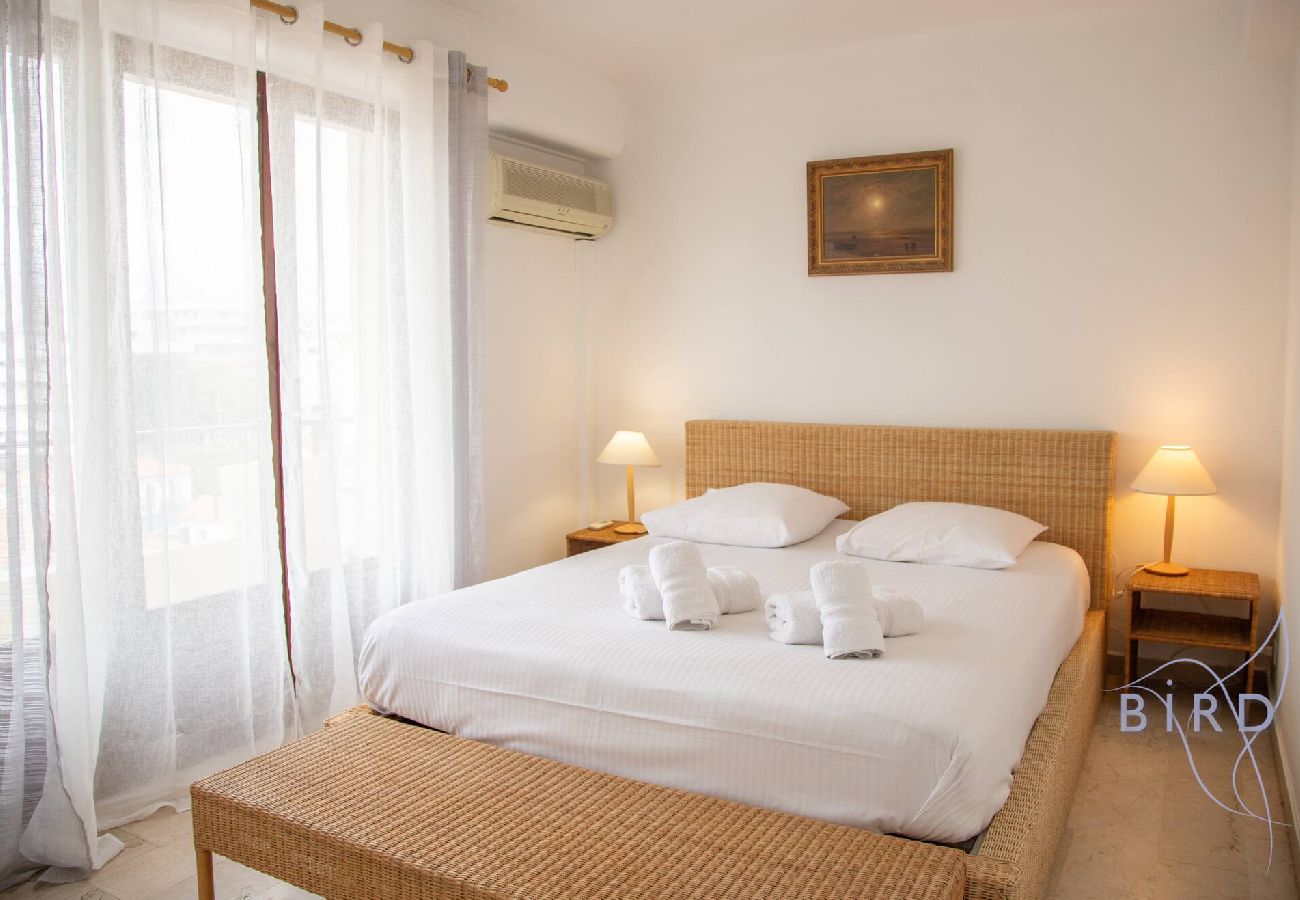 Appartement à Antibes - Superbe appartement vue dégagée sur les toits 