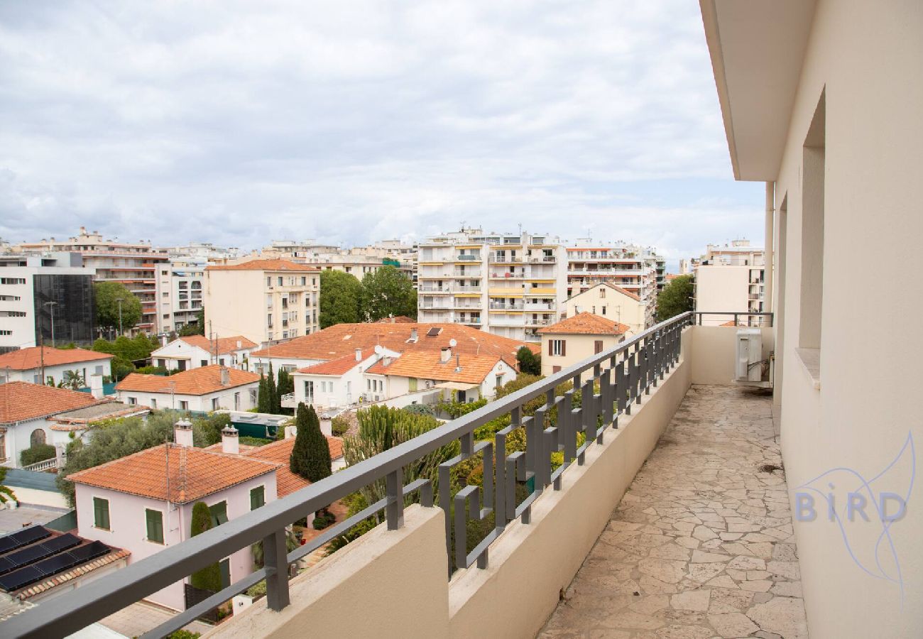 Appartement à Antibes - Superbe appartement vue dégagée sur les toits 