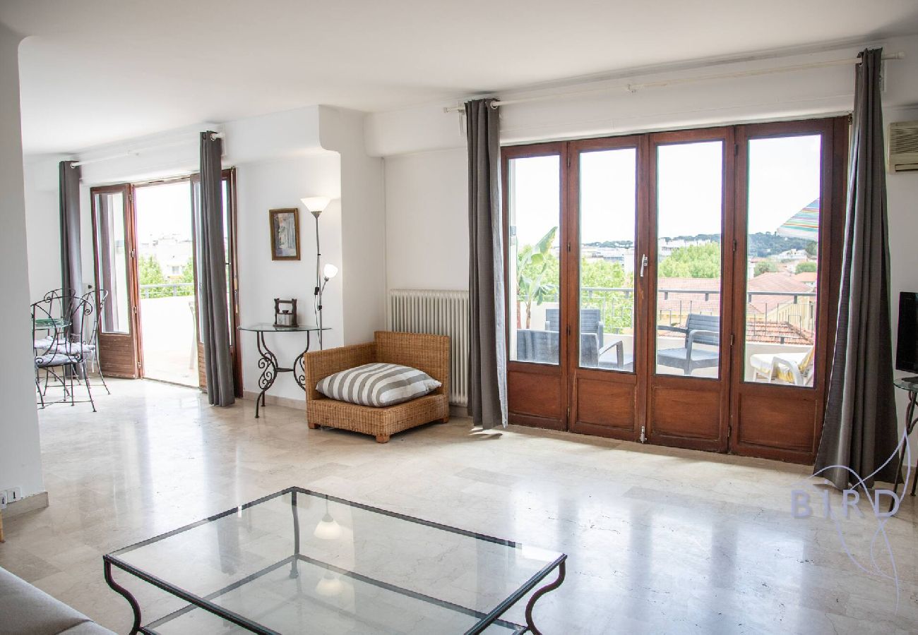 Appartement à Antibes - Superbe appartement vue dégagée sur les toits 