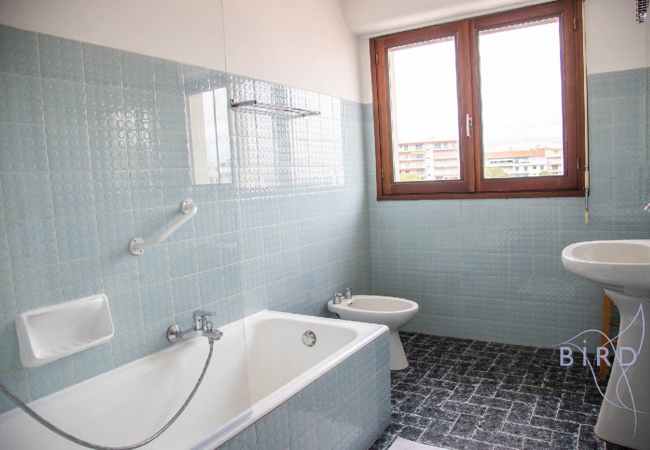 Appartement à Antibes - Superbe appartement vue dégagée sur les toits 
