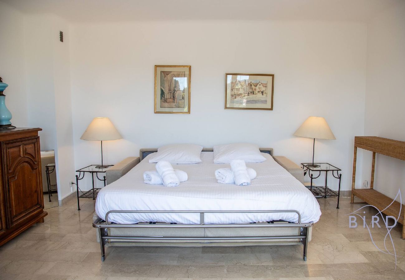 Appartement à Antibes - Superbe appartement vue dégagée sur les toits 