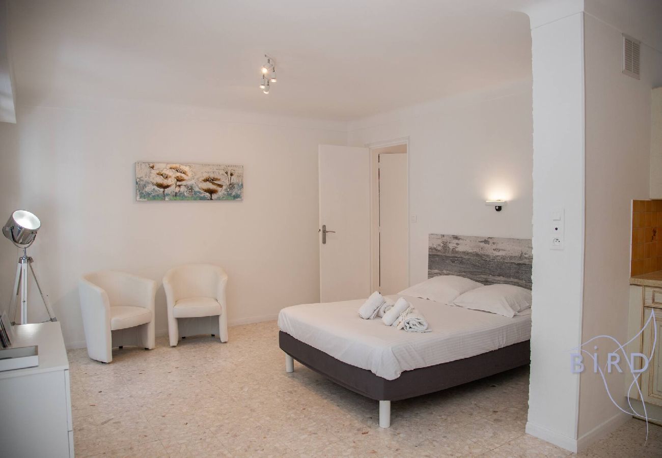 Studio à Cannes - Spacieux studio à 4min à pied des Plages 