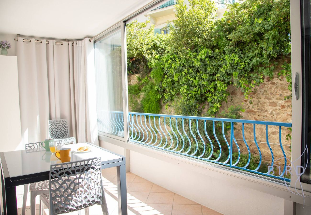 Studio à Cannes - Spacieux studio à 4min à pied des Plages 