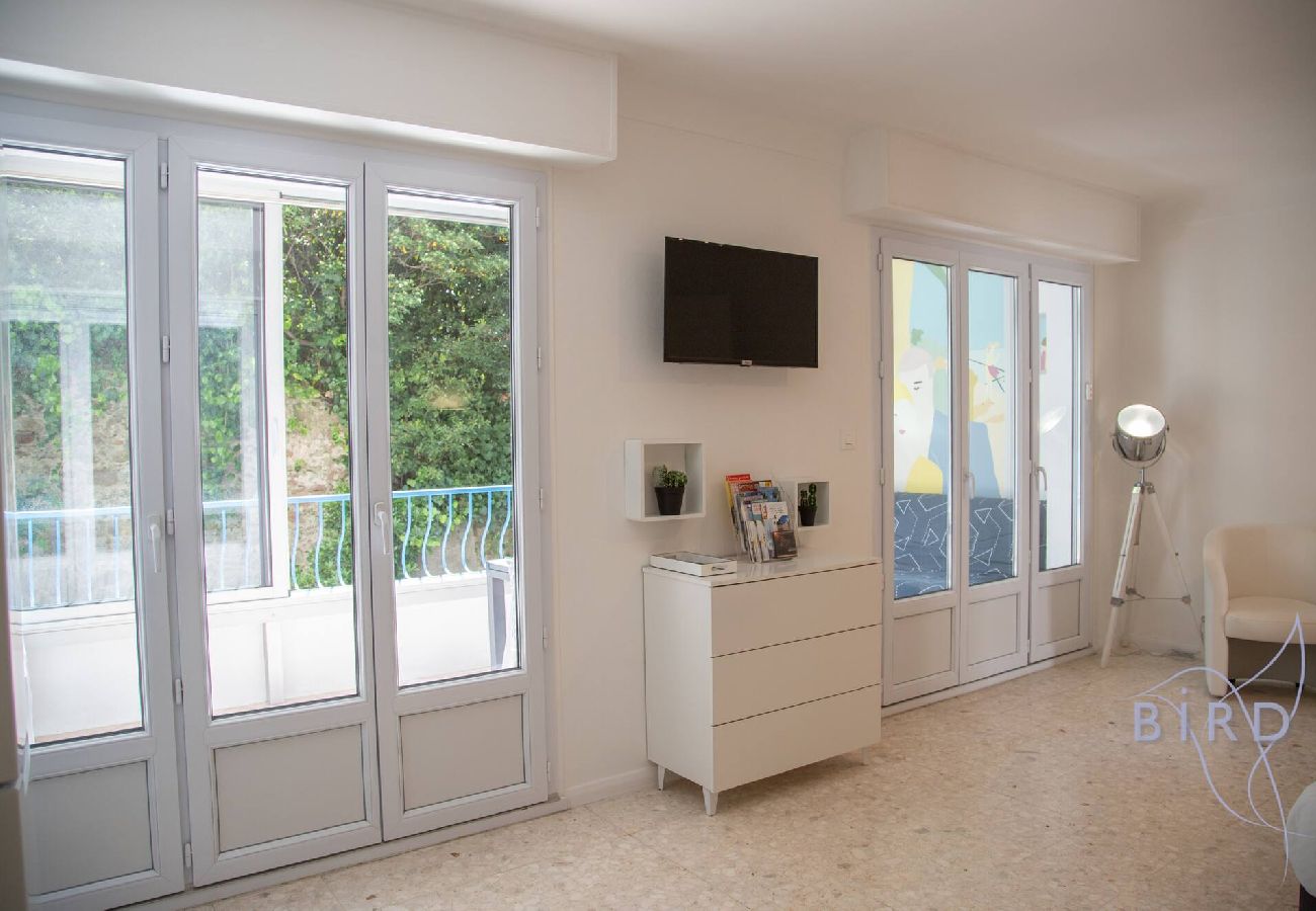 Studio à Cannes - Spacieux studio à 4min à pied des Plages 