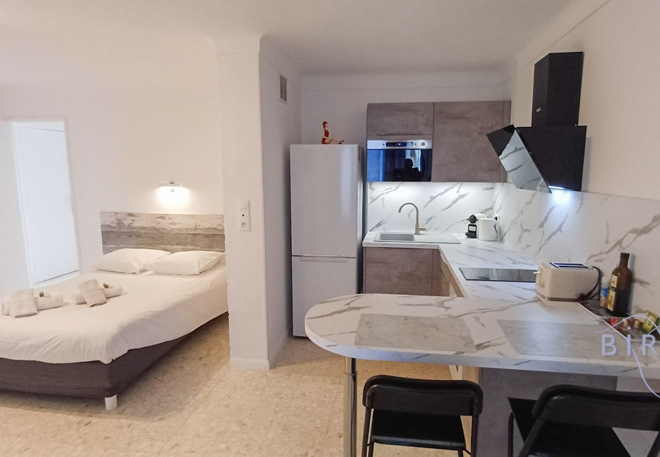 Studio à Cannes - Spacieux studio à 4min à pied des Plages 
