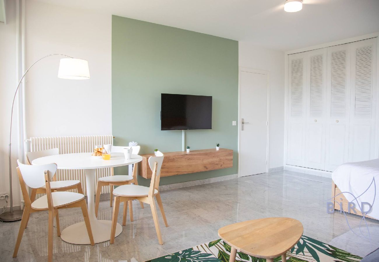 Studio à Antibes - Grand Studio Piscine Juan les Pins 
