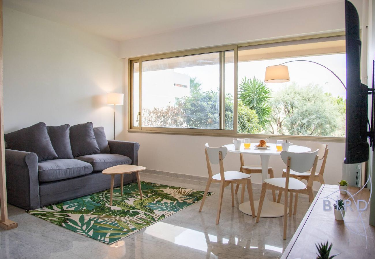 Studio à Antibes - Grand Studio Piscine Juan les Pins 
