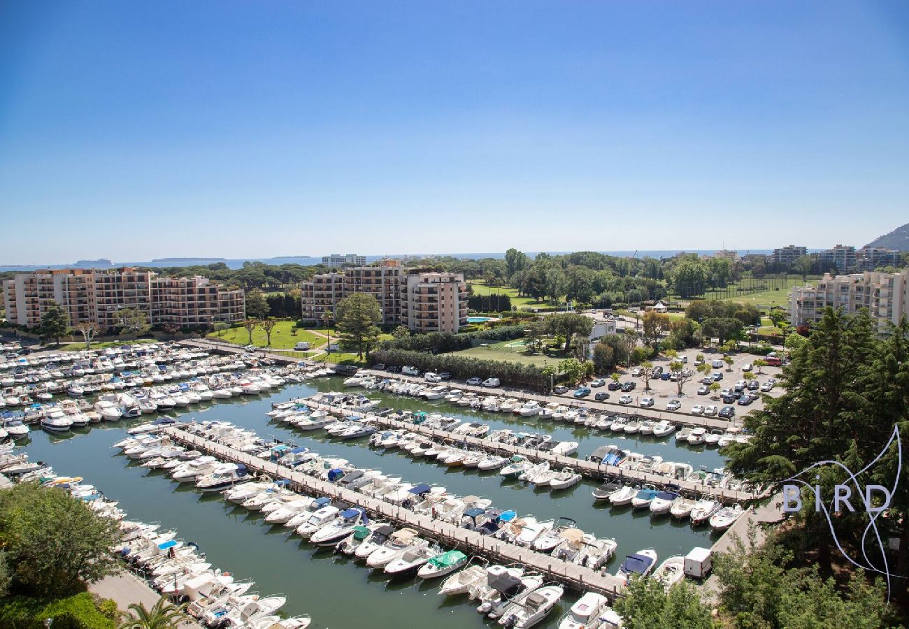 Studio à Mandelieu-la-Napoule - Elegant Studio Vue Marina Mer Et Esterel Piscine 