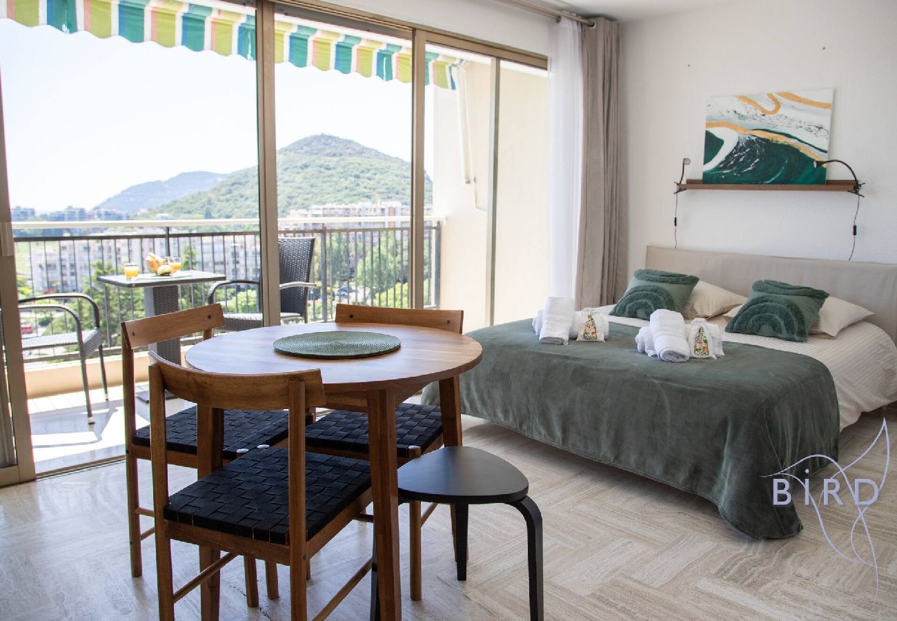 Studio à Mandelieu-la-Napoule - Elegant Studio Vue Marina Mer Et Esterel Piscine 