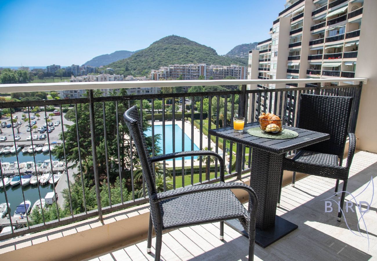 Studio à Mandelieu-la-Napoule - Elegant Studio Vue Marina Mer Et Esterel Piscine 