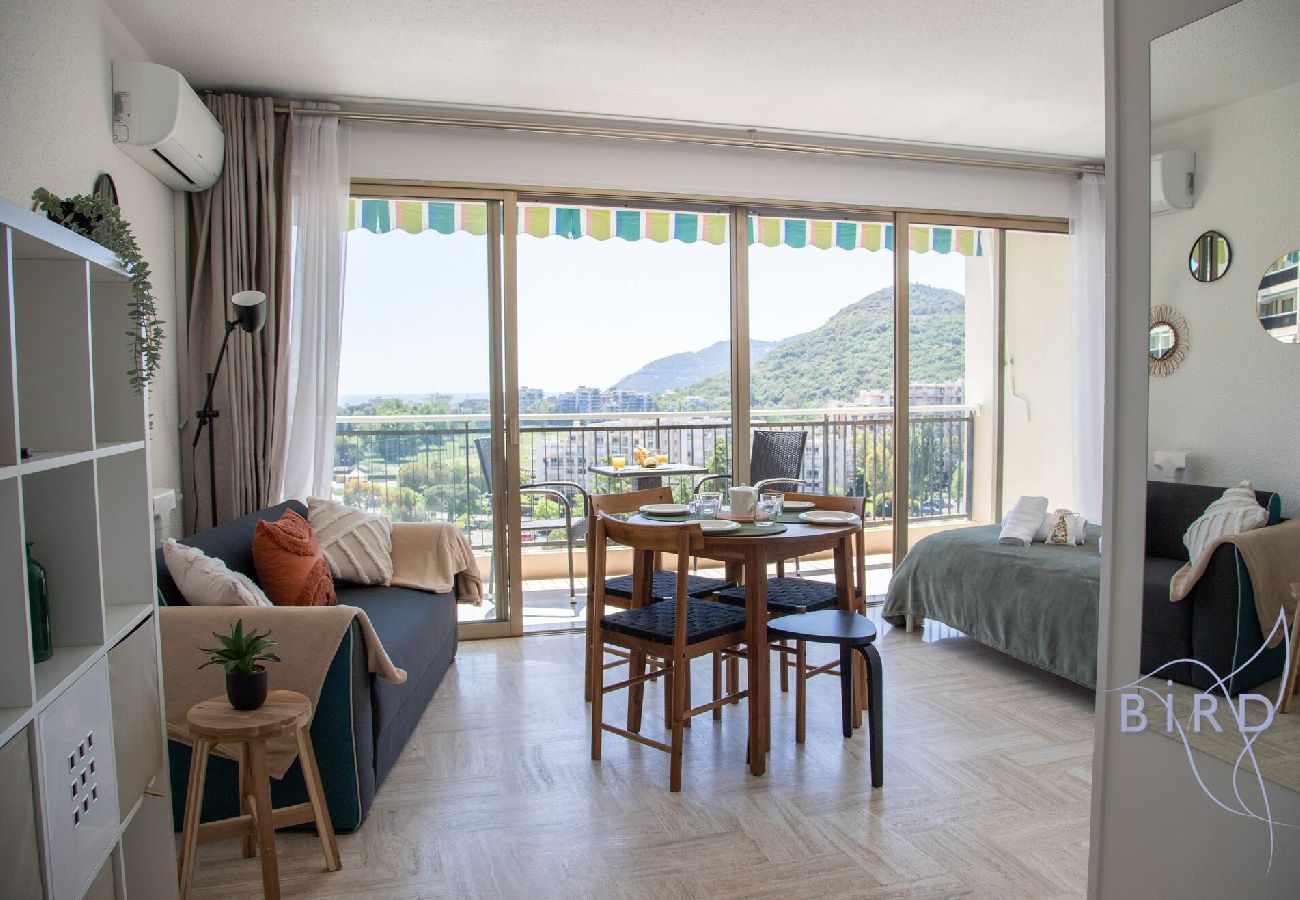 Studio à Mandelieu-la-Napoule - Elegant Studio Vue Marina Mer Et Esterel Piscine 