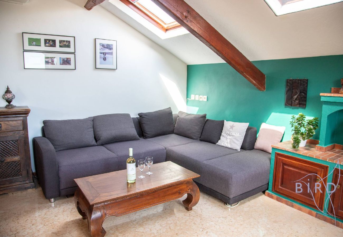 Appartement à Cagnes-sur-Mer - Charme et Authenticité Votre Escapade à 