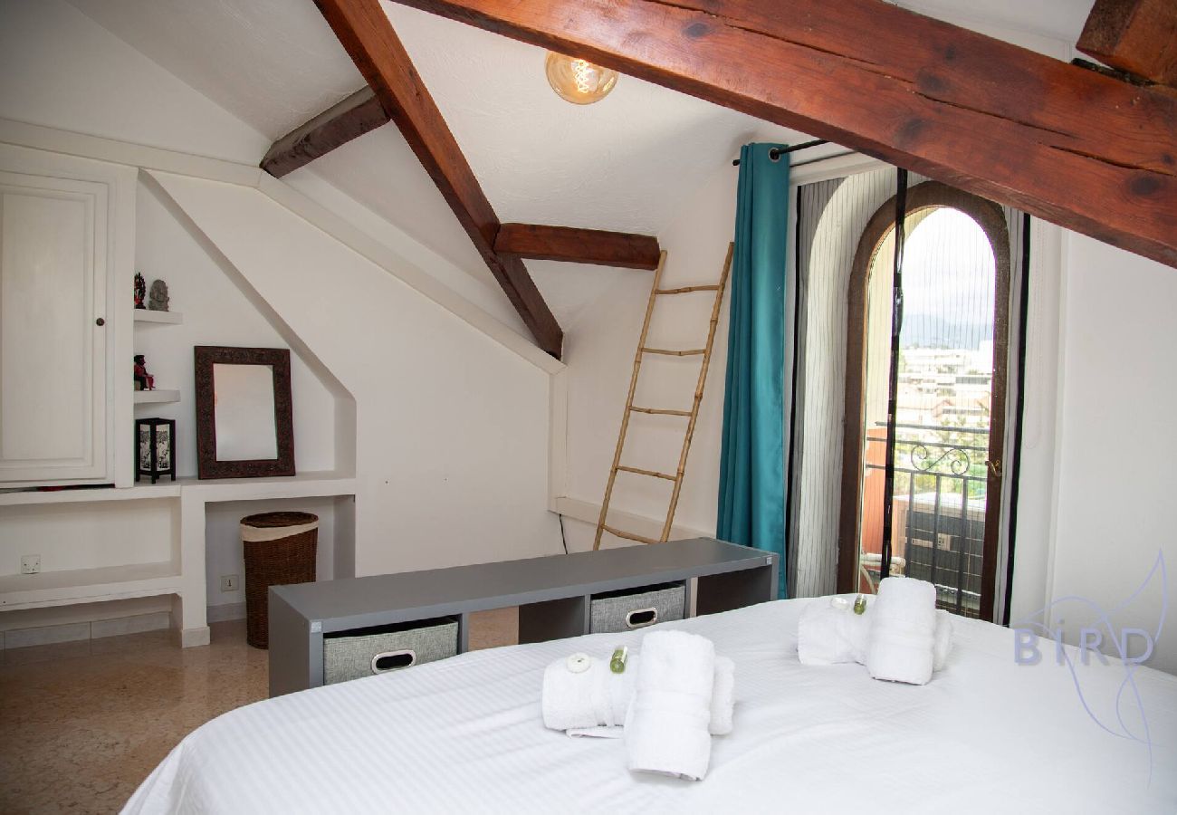 Appartement à Cagnes-sur-Mer - Charme et Authenticité Votre Escapade à 