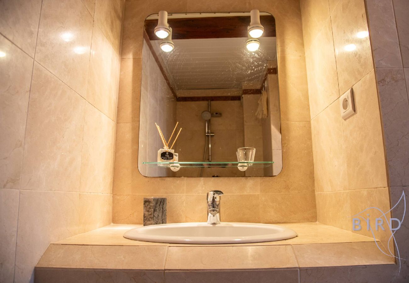 Appartement à Cagnes-sur-Mer - Charme et Authenticité Votre Escapade à 
