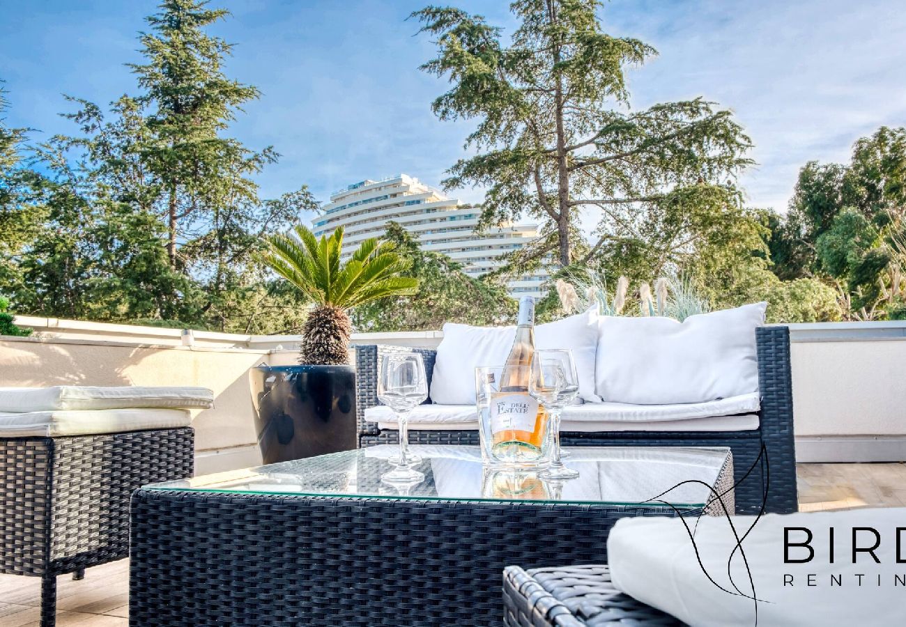 Appartement à Villeneuve-Loubet - 2pièces proche mer avec grande terrasse, parking 