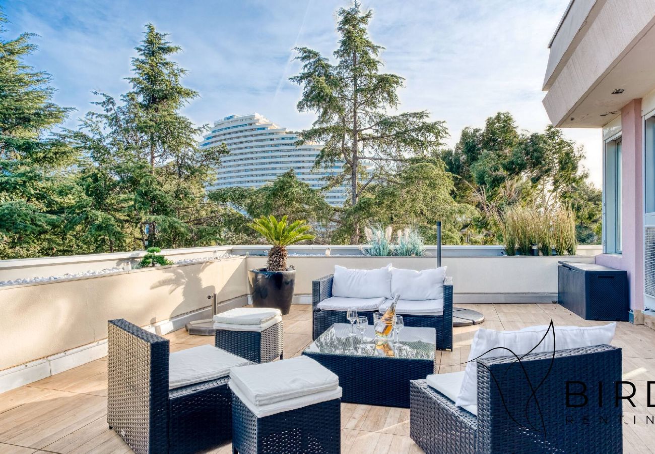 Appartement à Villeneuve-Loubet - 2pièces proche mer avec grande terrasse, parking 