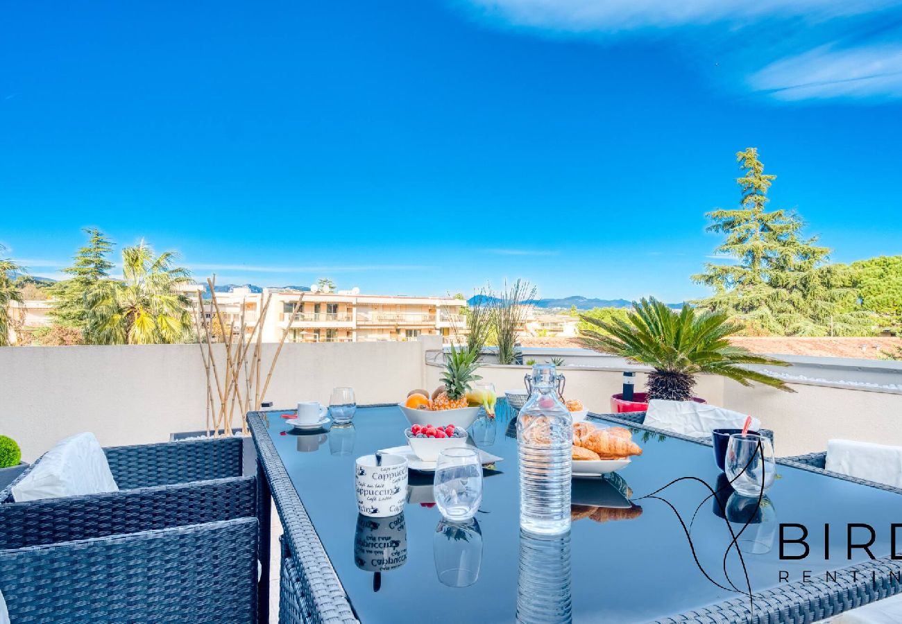 Appartement à Villeneuve-Loubet - 2pièces proche mer avec grande terrasse, parking 