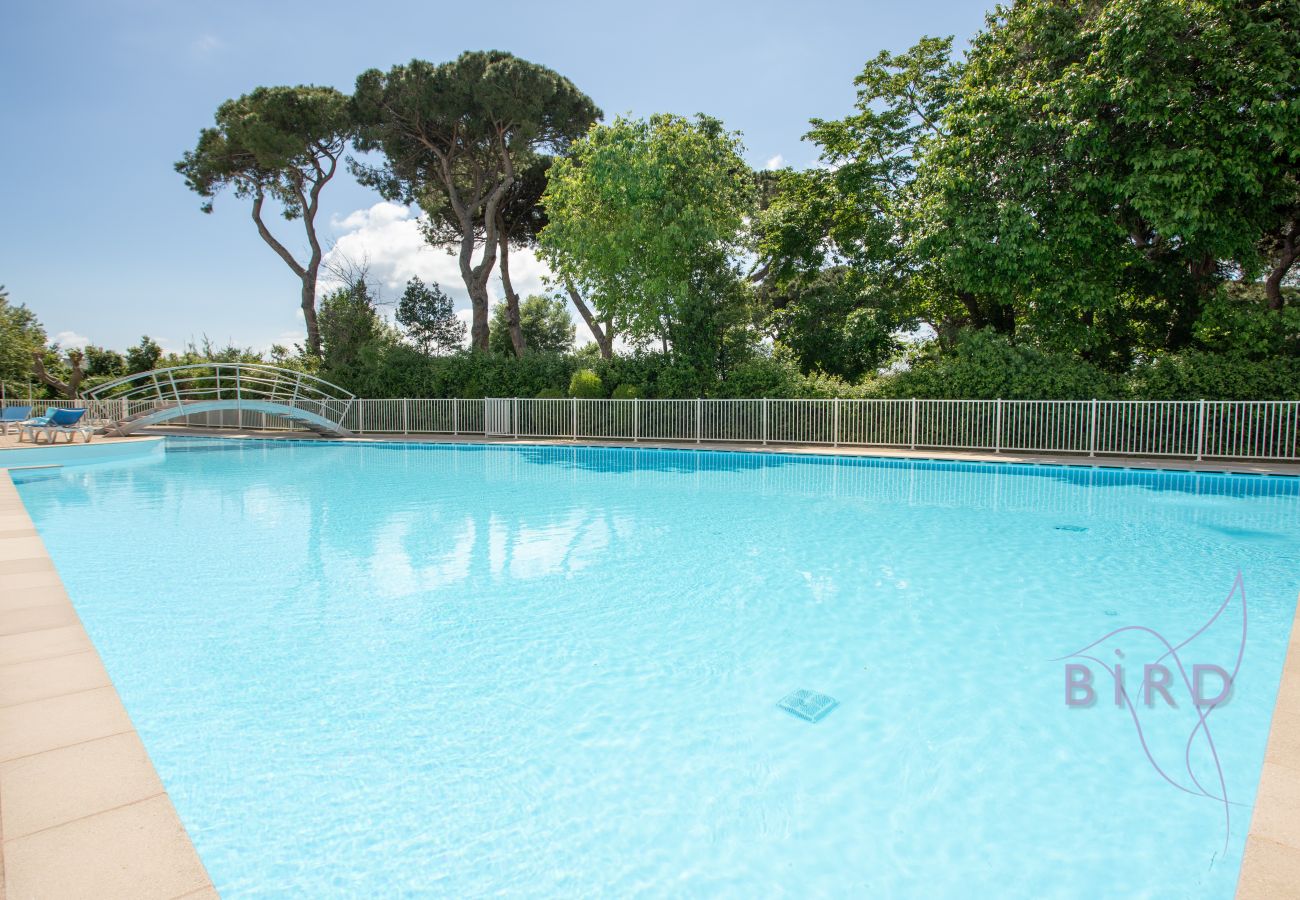 Studio à Mandelieu-la-Napoule - Joli studio avec vue sur le golf proche mer 