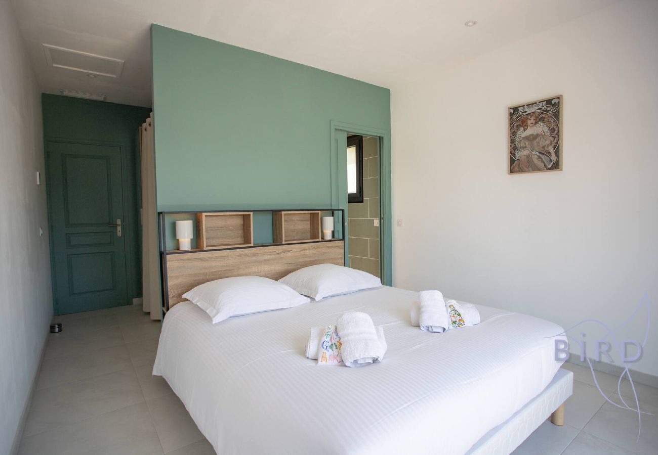 Villa à Bagnols-en-Forêt - Superbe villa néo-provençale piscine climatisée 