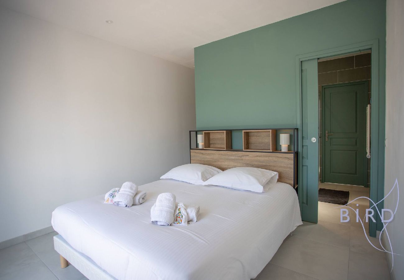 Villa à Bagnols-en-Forêt - Superbe villa néo-provençale piscine climatisée 