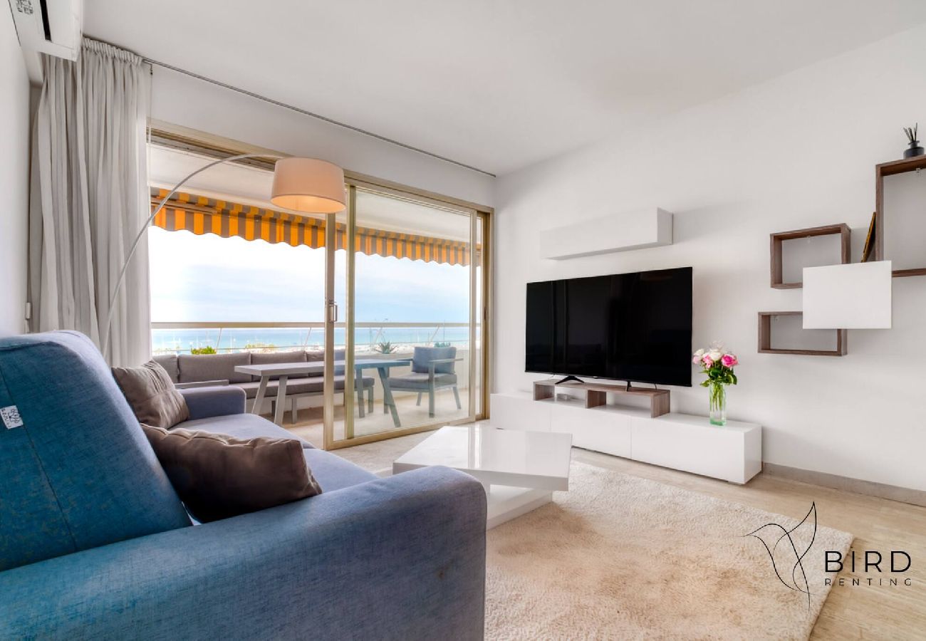 Appartement à Villeneuve-Loubet - Une escapade de rêve en bord de mer 