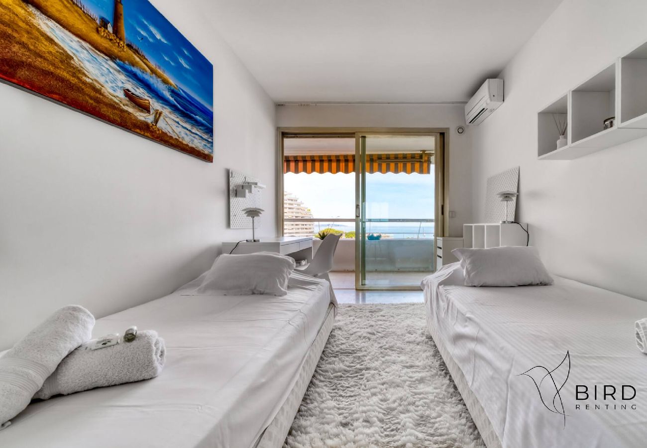Appartement à Villeneuve-Loubet - Une escapade de rêve en bord de mer 