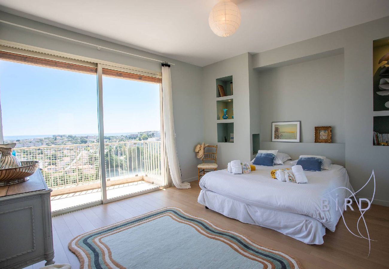 Appartement à Antibes - Bel appartement Vue mer piscine parking et clim 