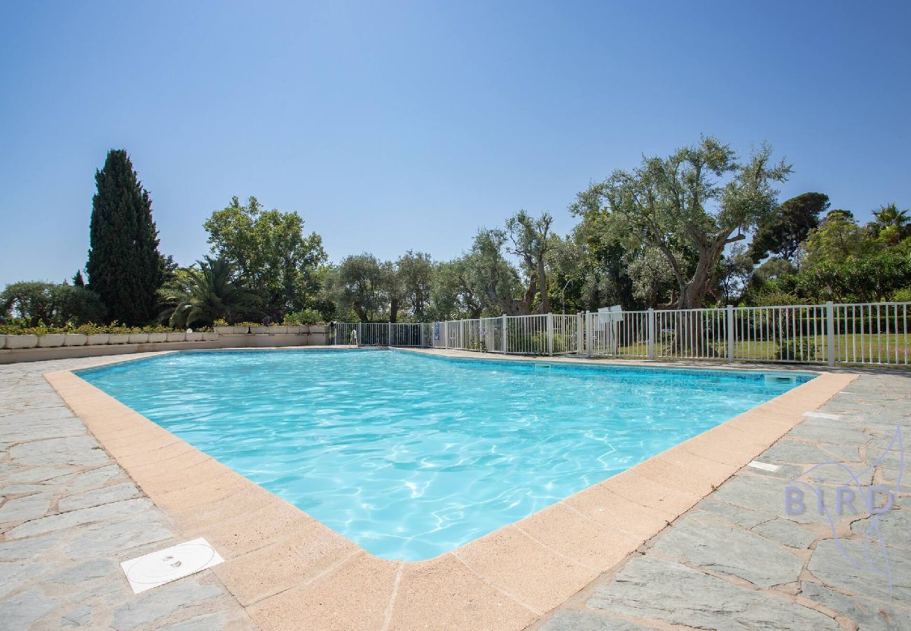 Appartement à Antibes - Bel appartement Vue mer piscine parking et clim 