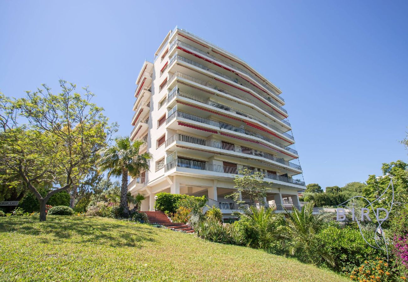Appartement à Antibes - Bel appartement Vue mer piscine parking et clim 