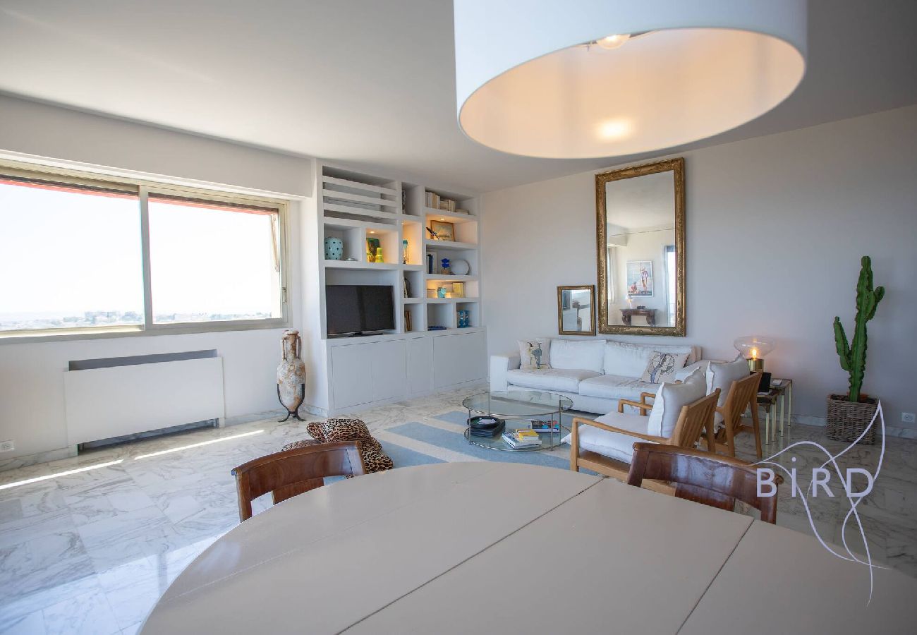 Appartement à Antibes - Bel appartement Vue mer piscine parking et clim 
