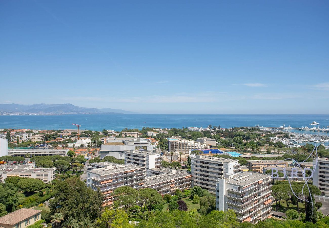 Appartement à Antibes - Bel appartement Vue mer piscine parking et clim 