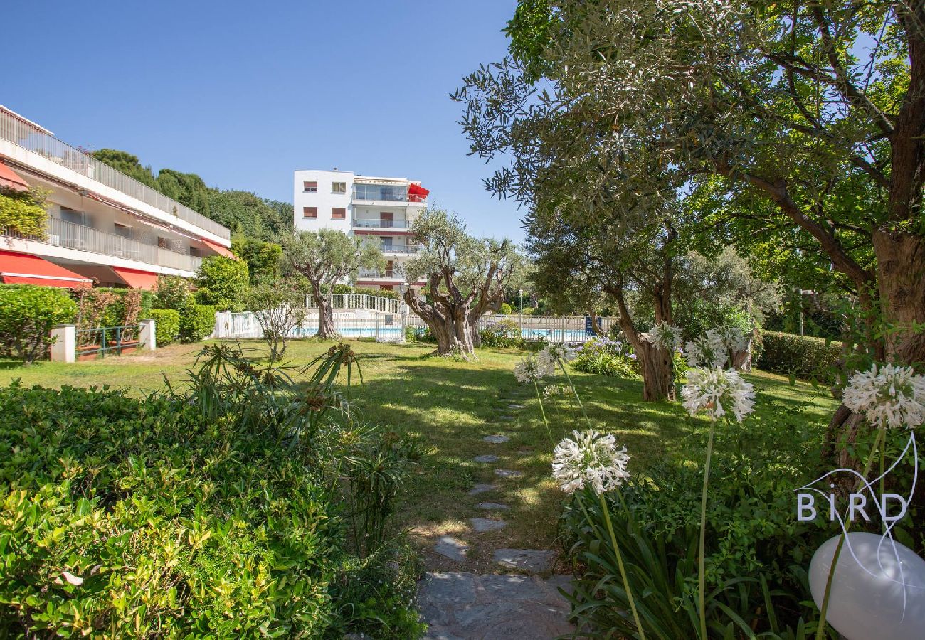 Appartement à Antibes - Bel appartement Vue mer piscine parking et clim 